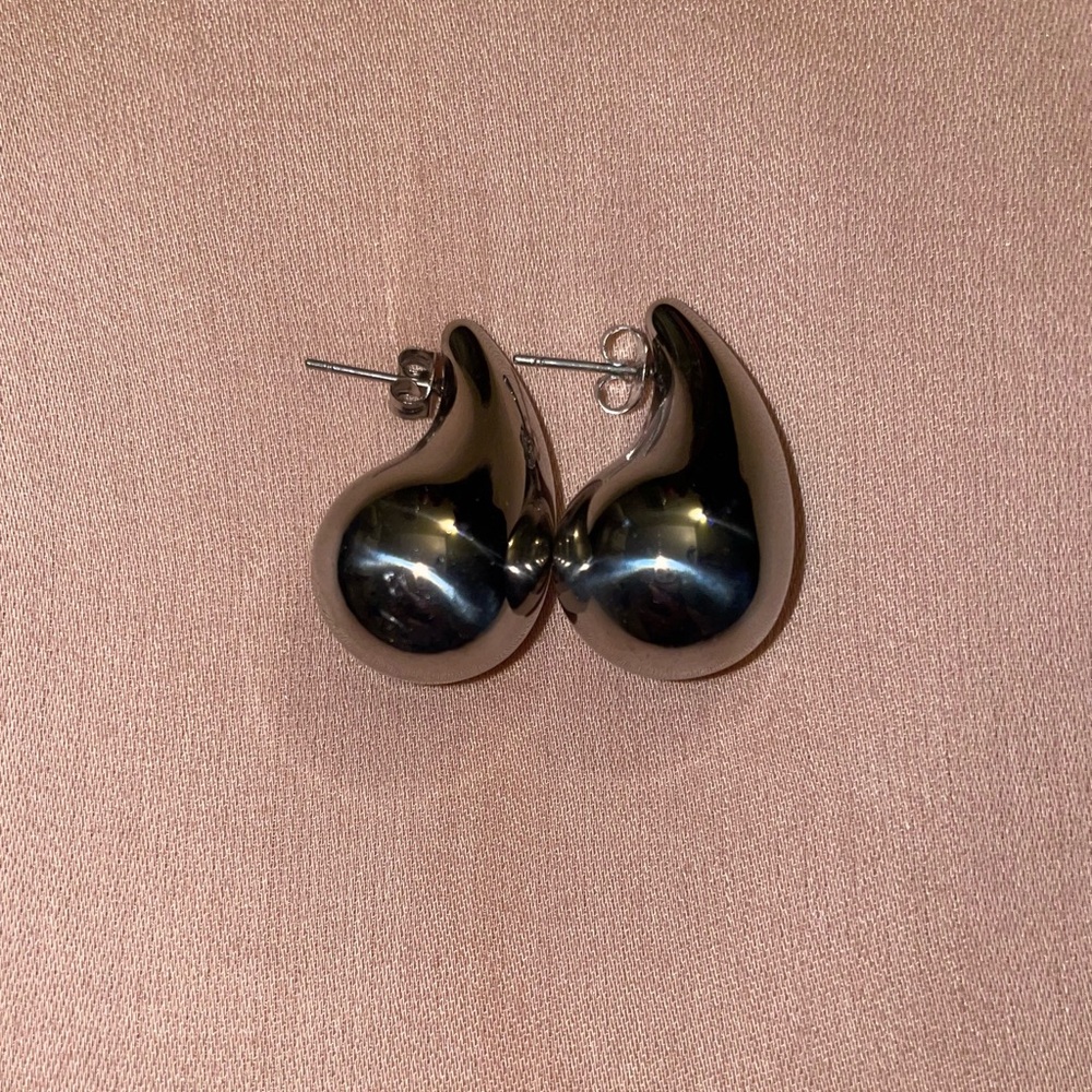 Chic Silver Teardrop Stud Earrings | 18K Gold-Plated